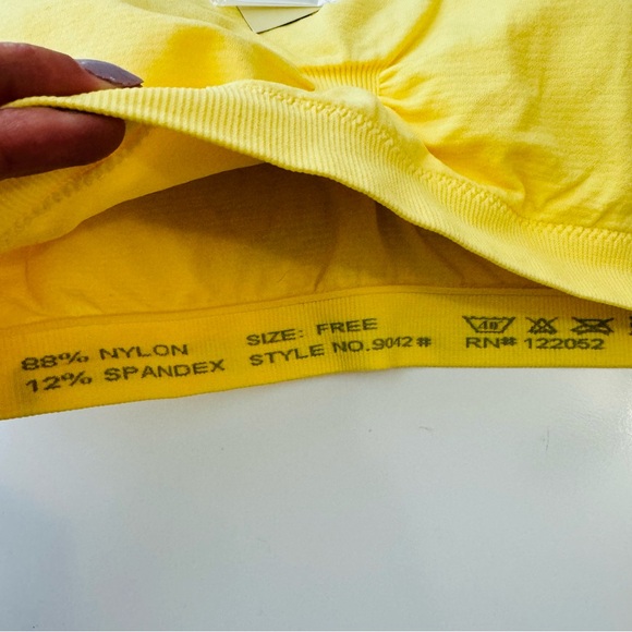 Coobie// Seamless Stretch Scoopneck Bralette One Size 🍋 - Picture 4 of 6